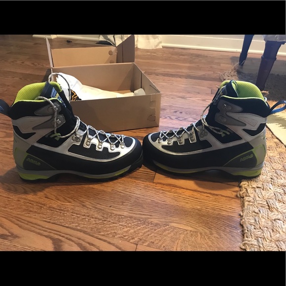 alpine shoe worn by climbers